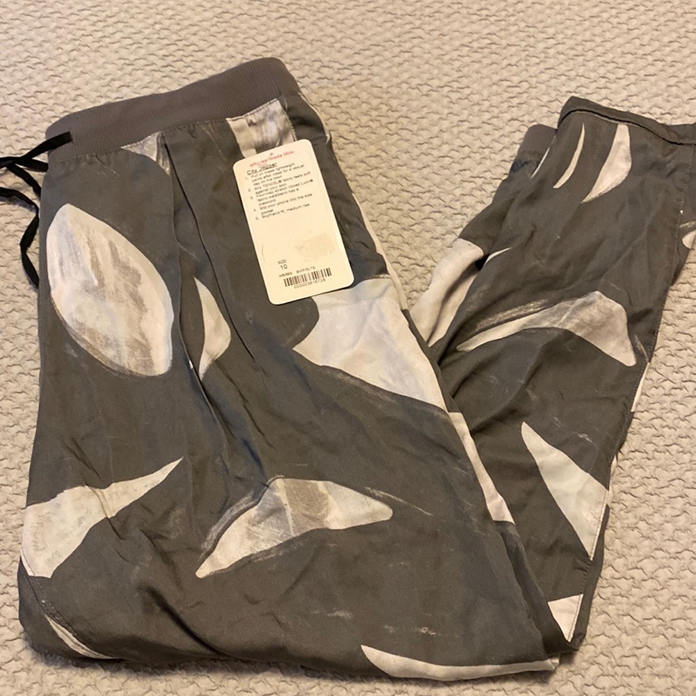 Lulu lemon city joggers brand new never worn size 10 but fit a little small.